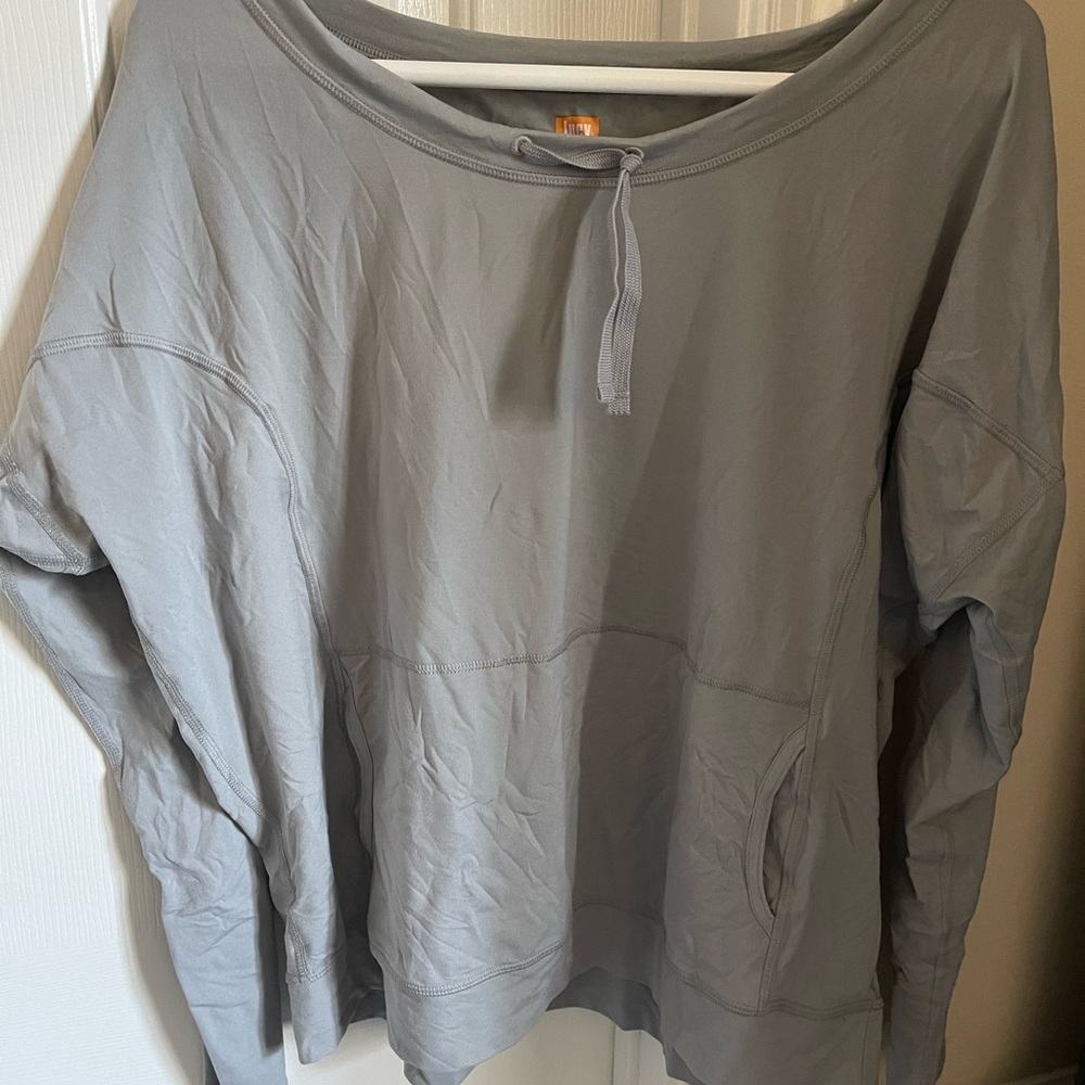Lucy pullover top